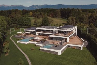 VILLA DE LUXE