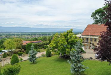 Ancienne ferme vaudoise avec pressoir