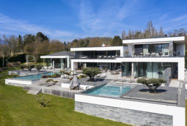 LUXURY VILLA IN MIES