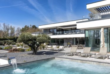 LUXURY VILLA IN MIES