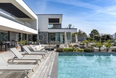 LUXURY VILLA IN MIES