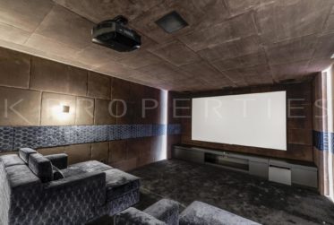 LUXURY VILLA IN MIES