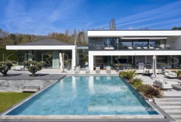 LUXURY VILLA IN MIES