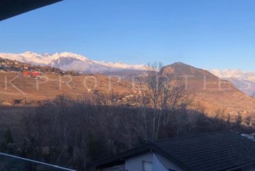 Appartement moderne 4.5 pièces avec grand balcon à Champlan