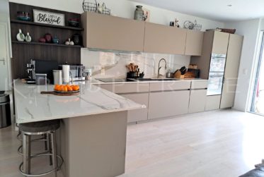 Appartement moderne 4.5 pièces avec grand balcon à Champlan